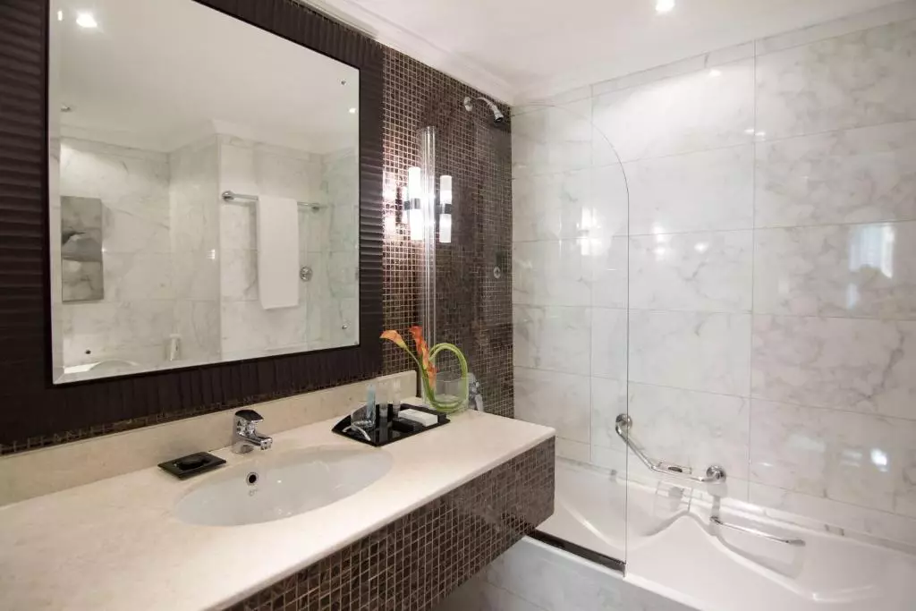 هتل کارلتون تاور