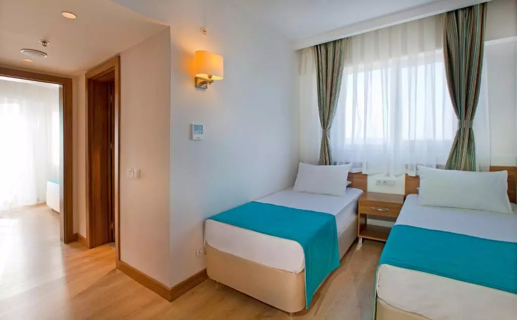 گرند پارک لارا