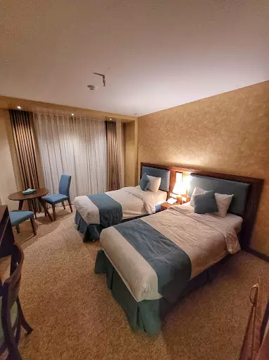 هتل شیرازیس