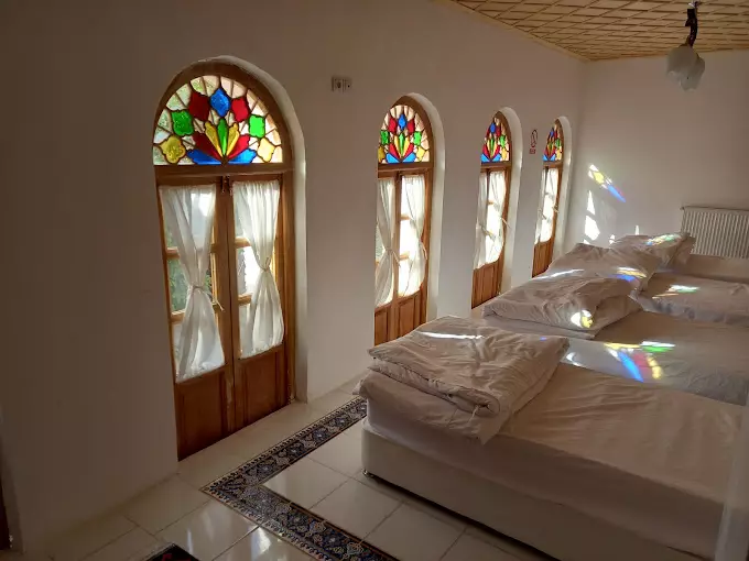 هتل هشت گنج