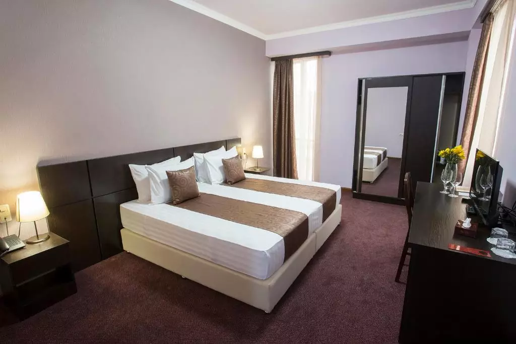 هتل آنی سنترال این