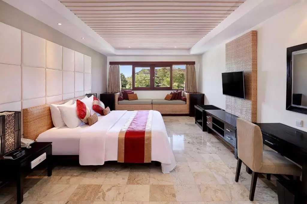 دیسکاوری کارتیکا پلازا