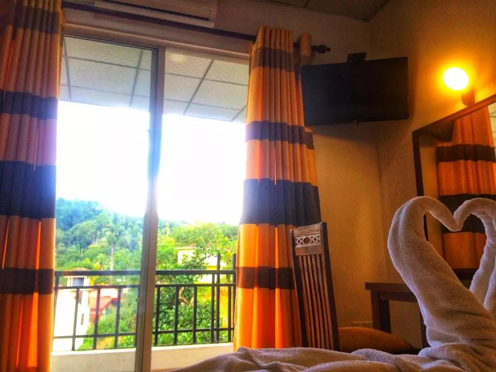 هتل امپایر والی