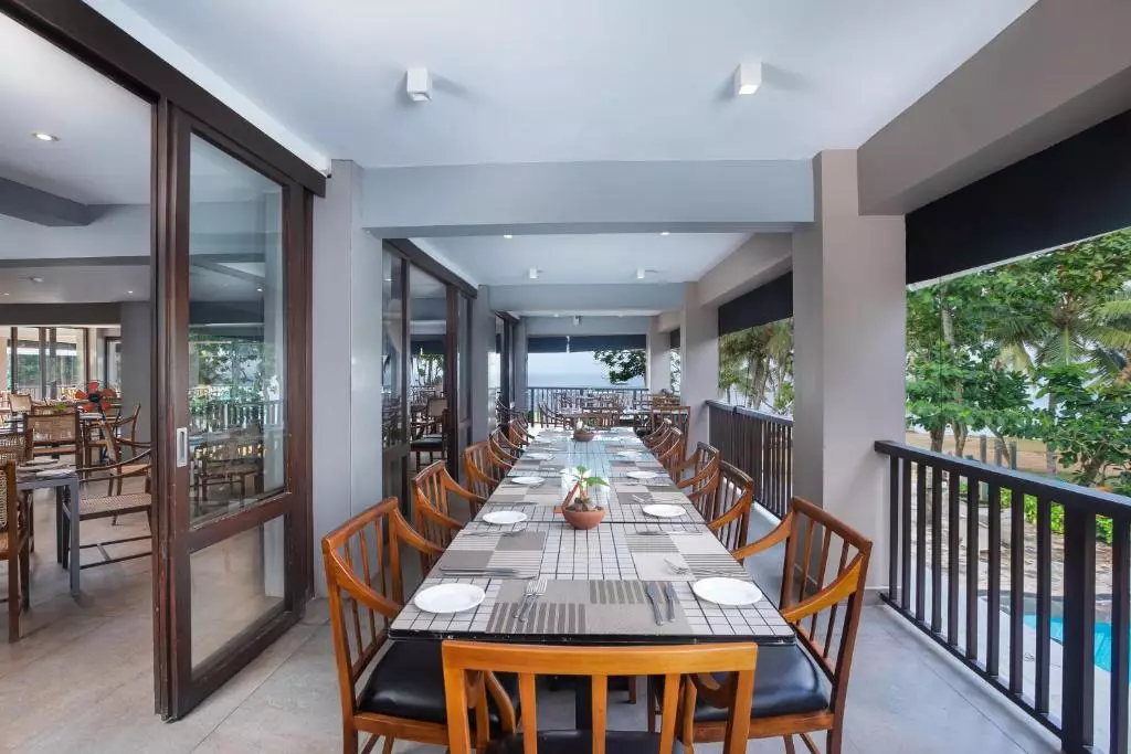 هتل ارلز ریف برووالا