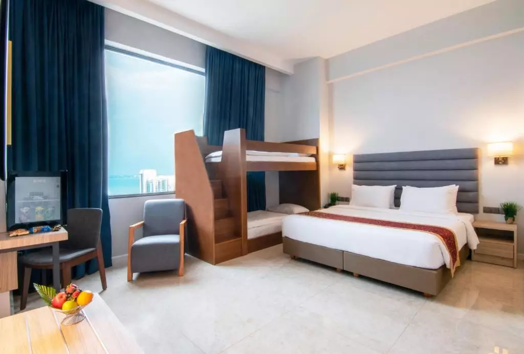 هتل هومتون بای د بیچ