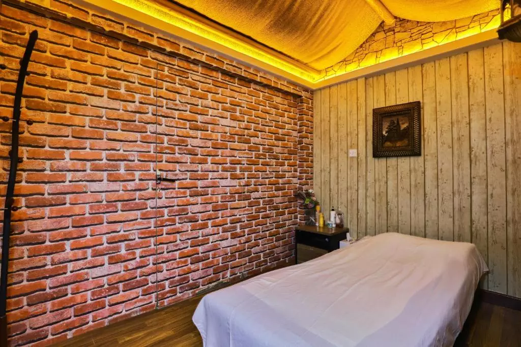 هتل سان اند سندز داون تاون