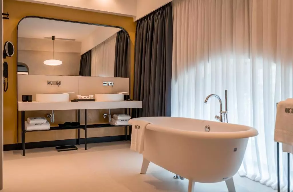 هتل مونوگراف فیری دان اسکواِر تفلیس