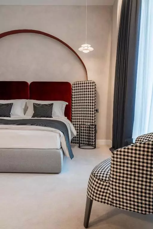 هتل مونوگراف فیری دان اسکواِر تفلیس