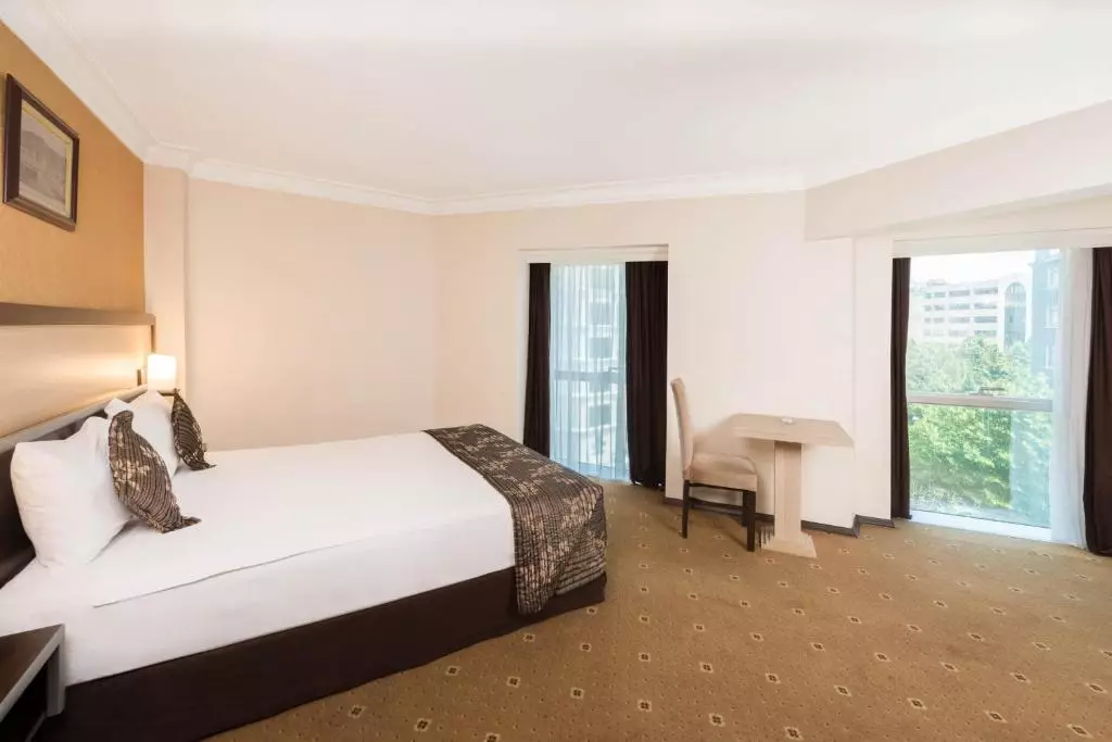 هتل ایسمیرا