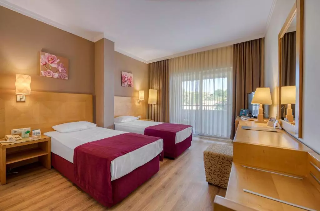 هتل سی لایف بوکت ریزورت اند بیچ