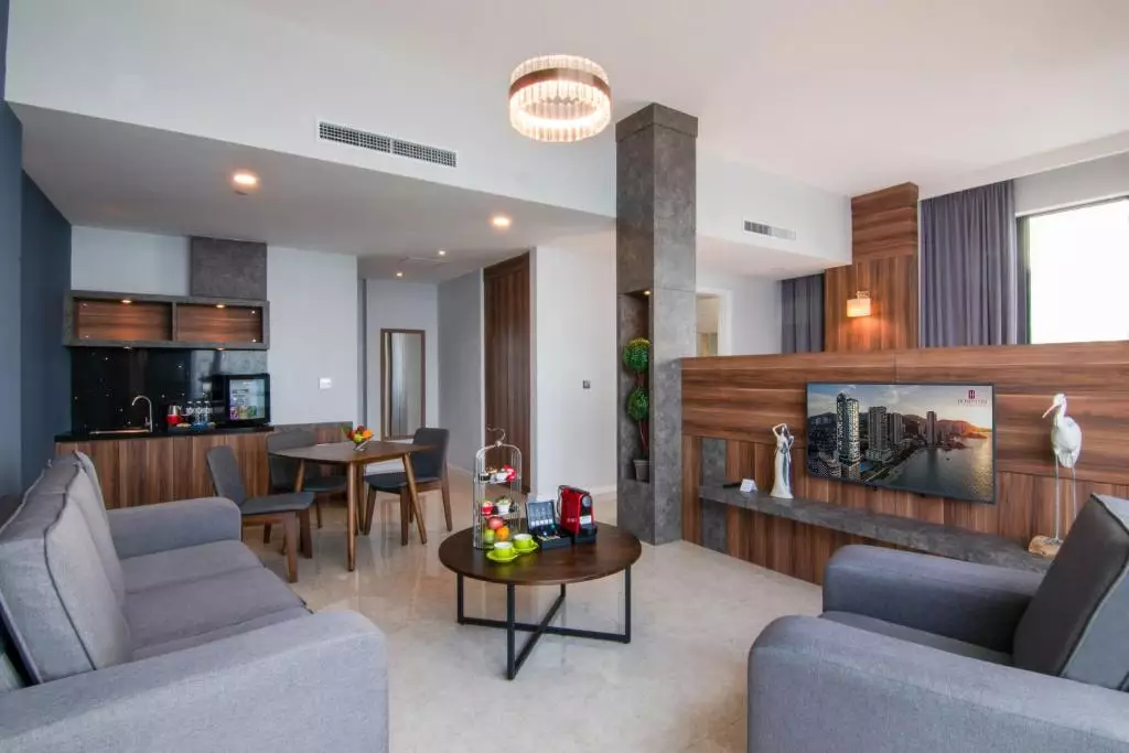 هتل هومتون بای د بیچ