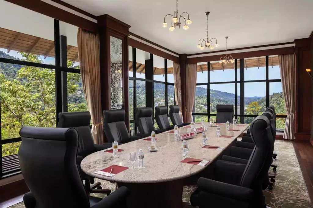 هتل ارلز ریجنسی