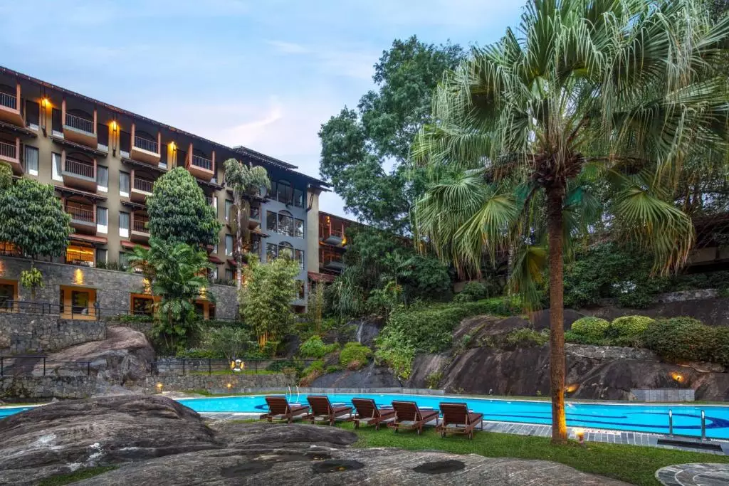 هتل ارلز ریجنسی