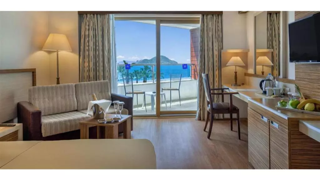 آزور بای یلکن