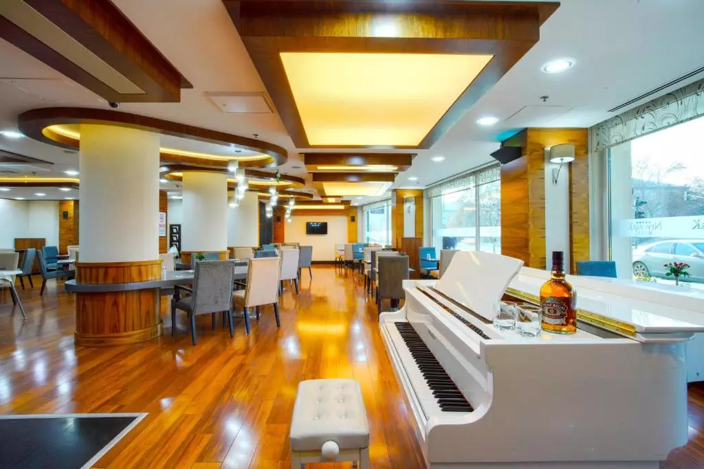 هتل نیو پارک