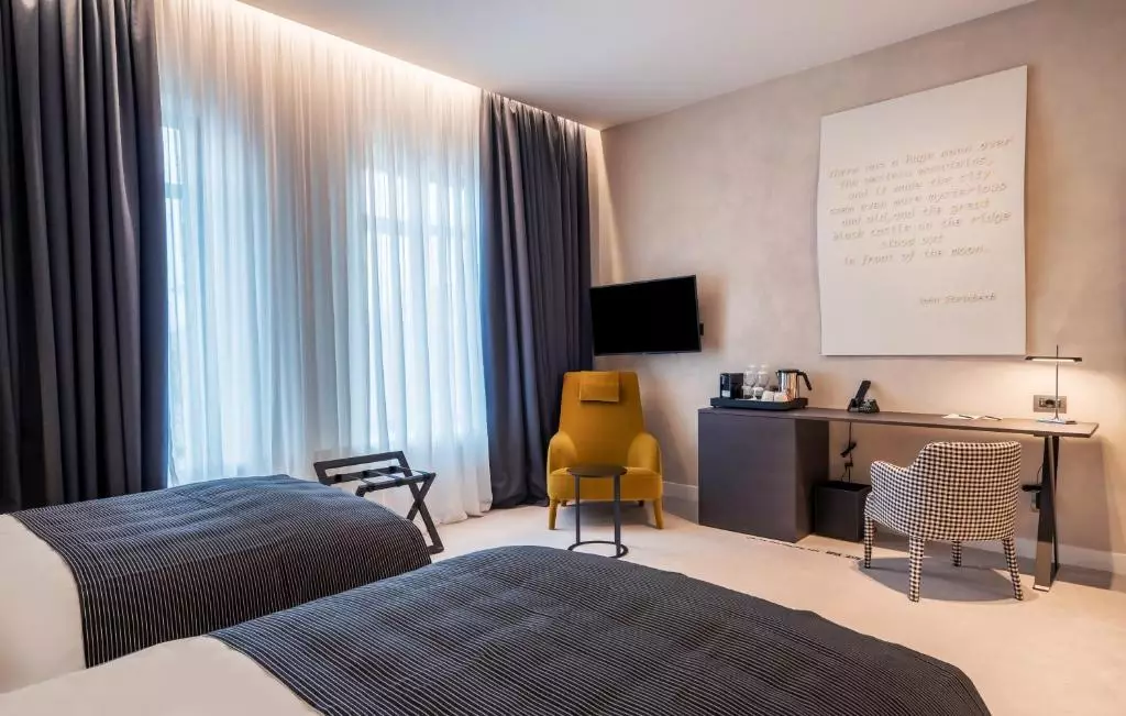 هتل مونوگراف فیری دان اسکواِر تفلیس