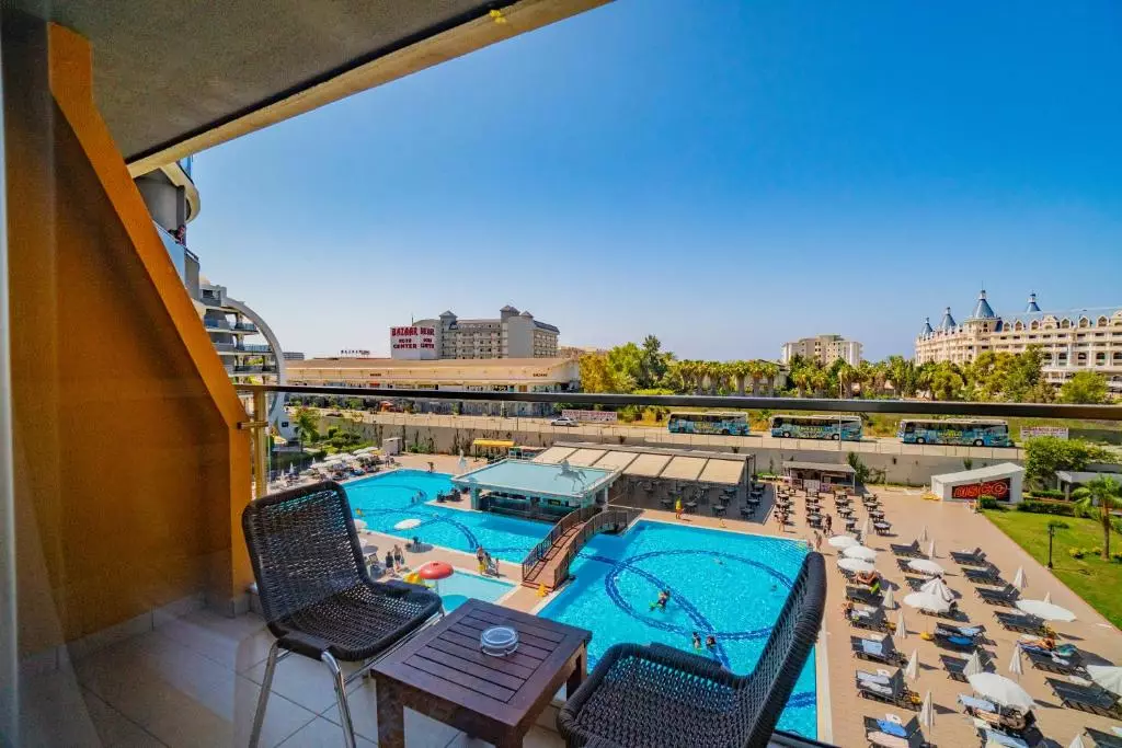 هتل سنزا د این ریزورت و اسپا