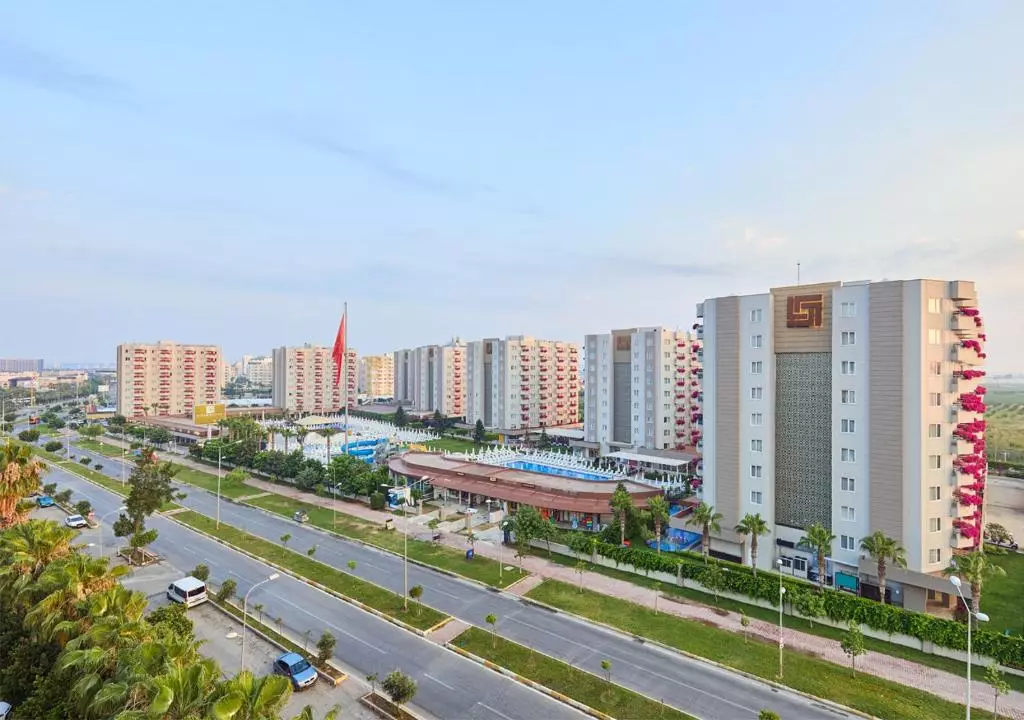 گرند پارک لارا