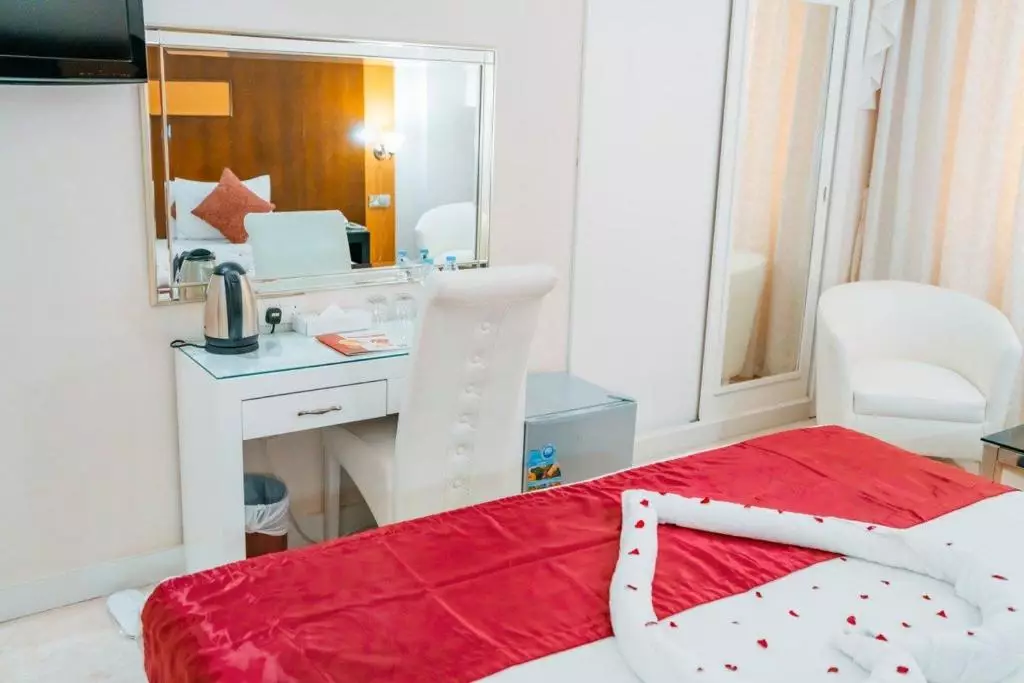 هتل سان اند سندز داون تاون