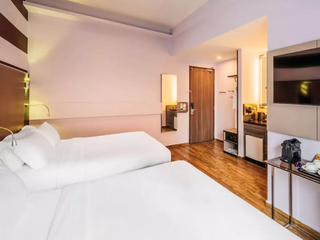 هتل مرکور سنگاپور تیریویت