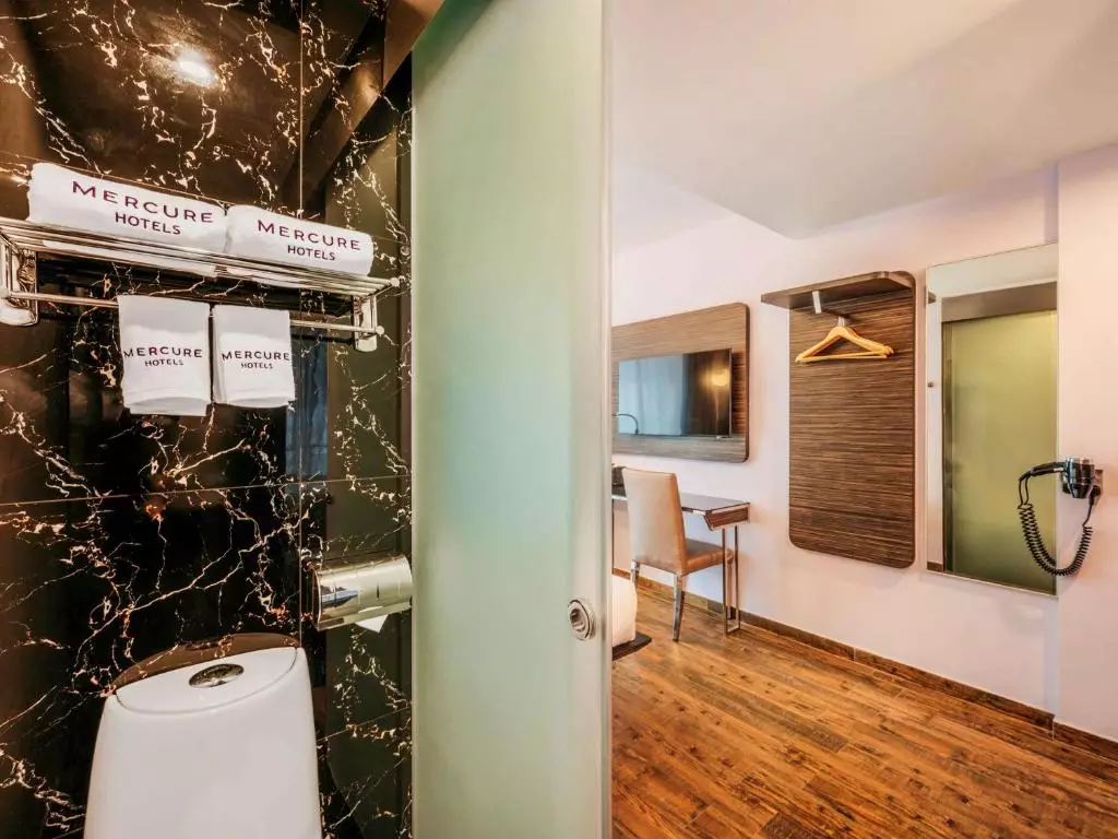 هتل مرکور سنگاپور تیریویت