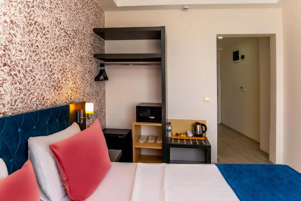 هتل جورا لارا (رویال تاورز سابق)