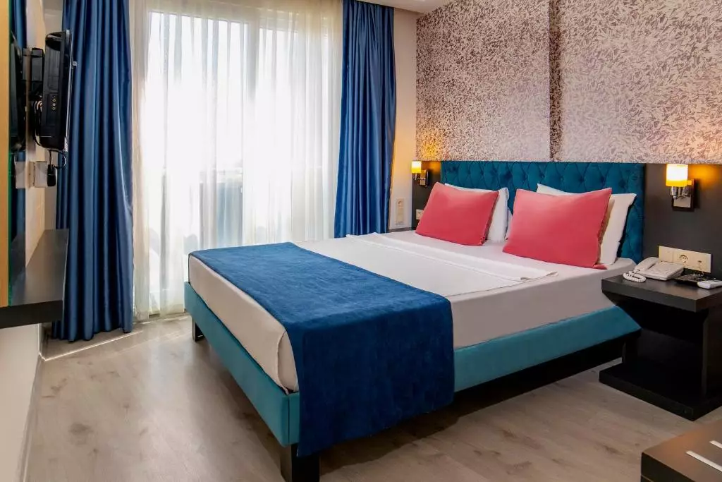 هتل جورا لارا (رویال تاورز سابق)