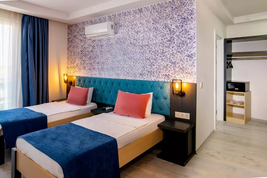 هتل جورا لارا (رویال تاورز سابق)