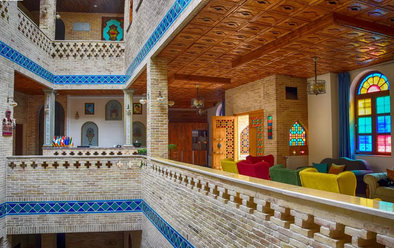 هتل سنتی درباری