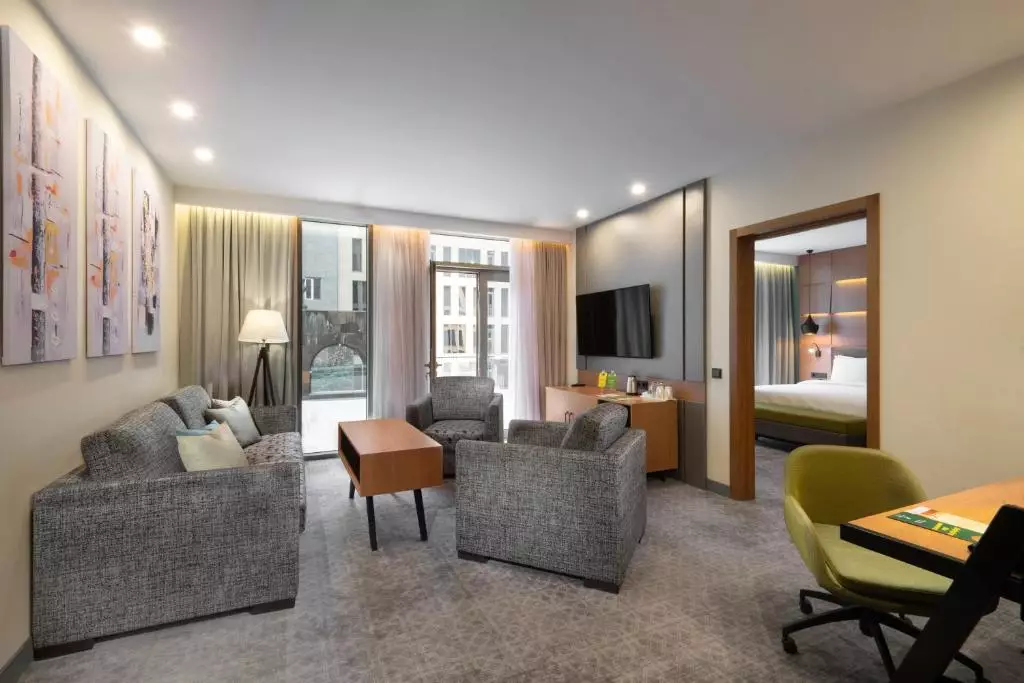 هتل هالی دی این