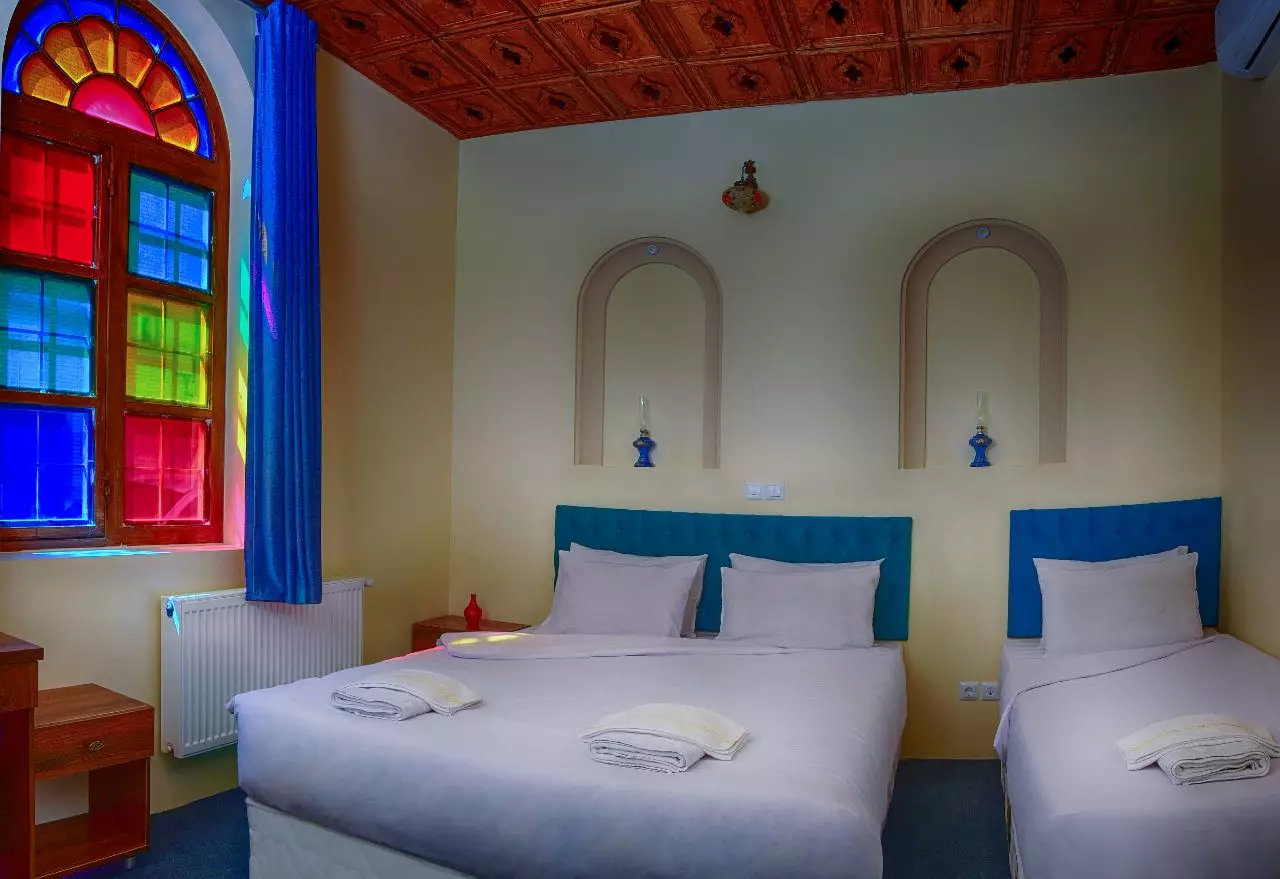 هتل سنتی درباری