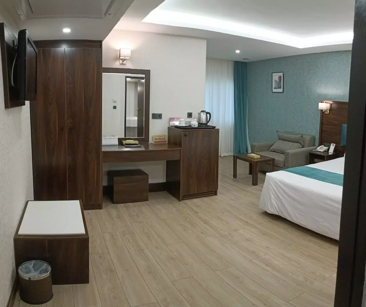 هتل عالی قاپو