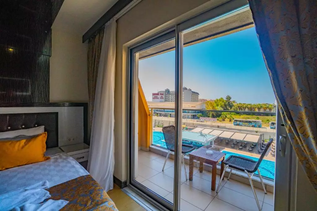 هتل سنزا گراند سانتا