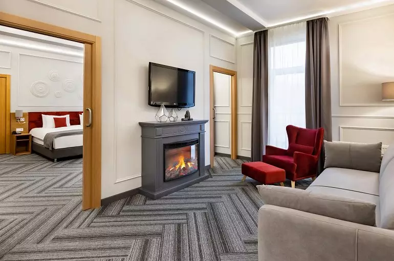 تولیپ این رزا خوتور