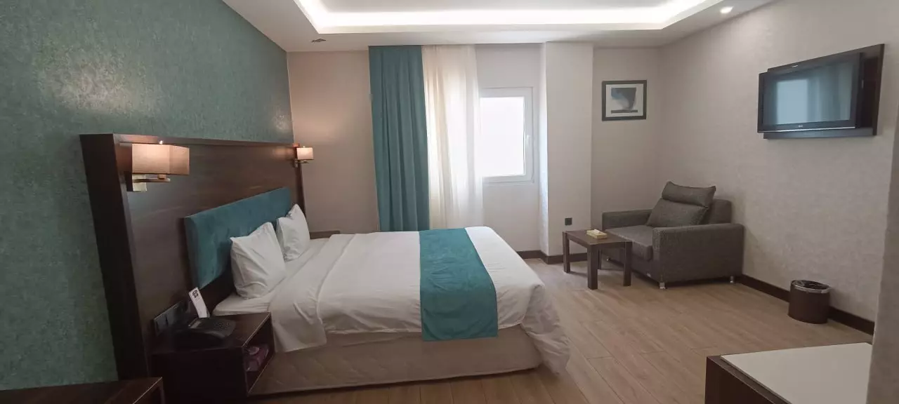 هتل عالی قاپو