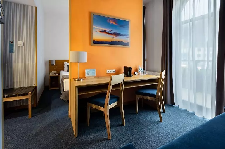 تولیپ این رزا خوتور