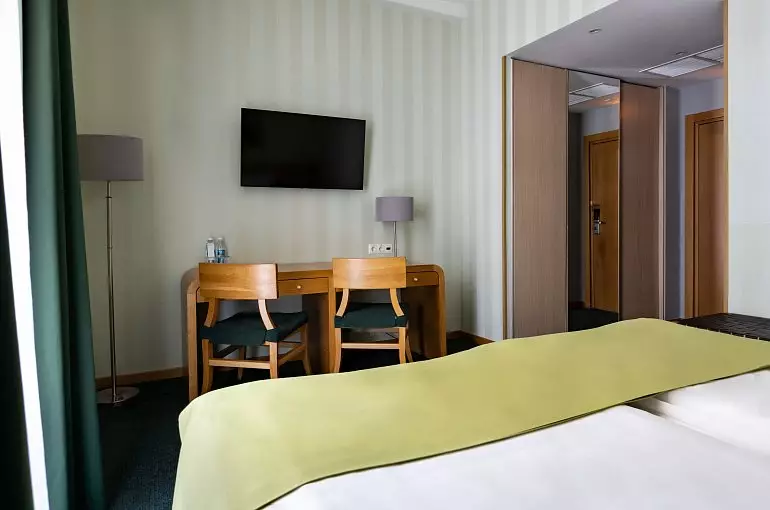 تولیپ این رزا خوتور