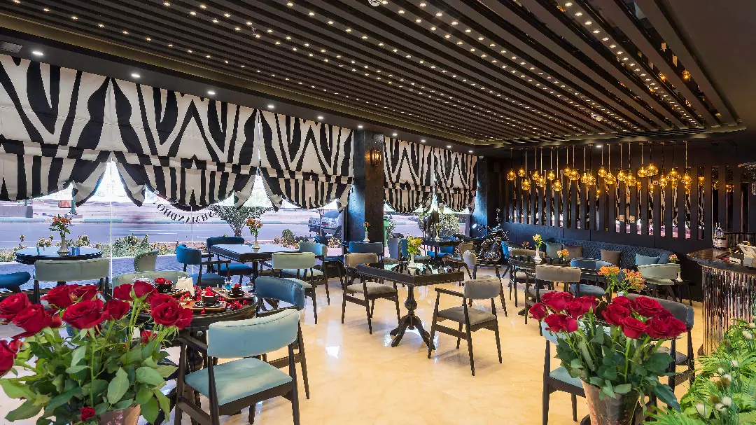 هتل دانشمند