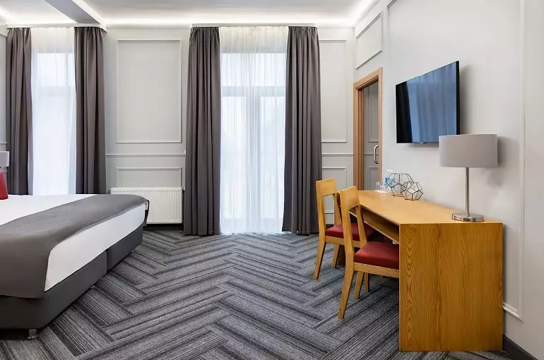 تولیپ این رزا خوتور