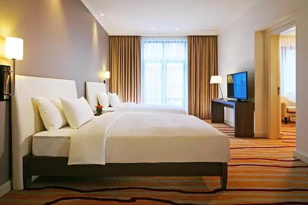 کورت یارد بای مرریوت سوچی کراسنایا پولینا