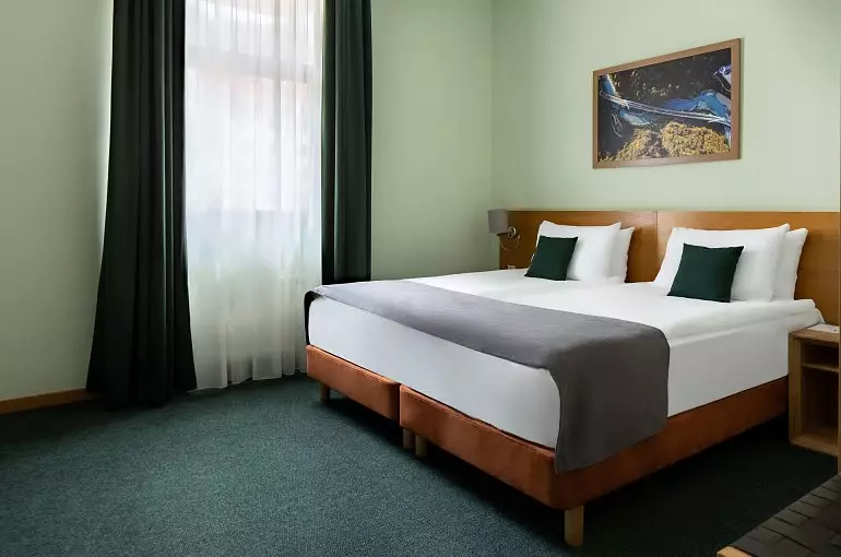 تولیپ این رزا خوتور