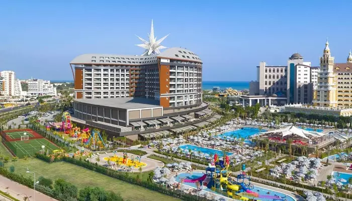 تصویری از یک هتل در منطقه لارا