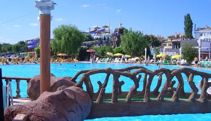 نمایی از پارک آبی بیوک چکمجه