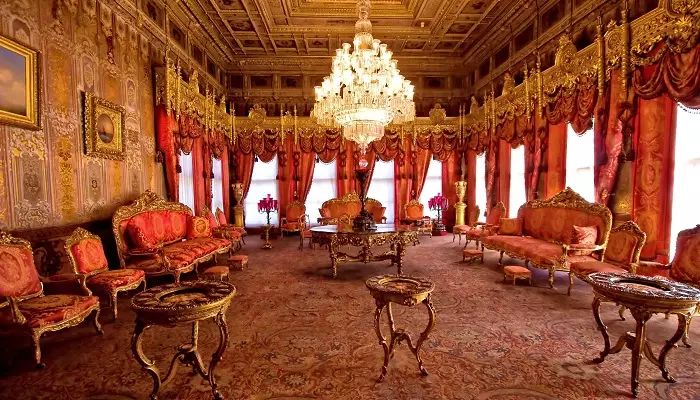 داخل کاخ دولما باغچه