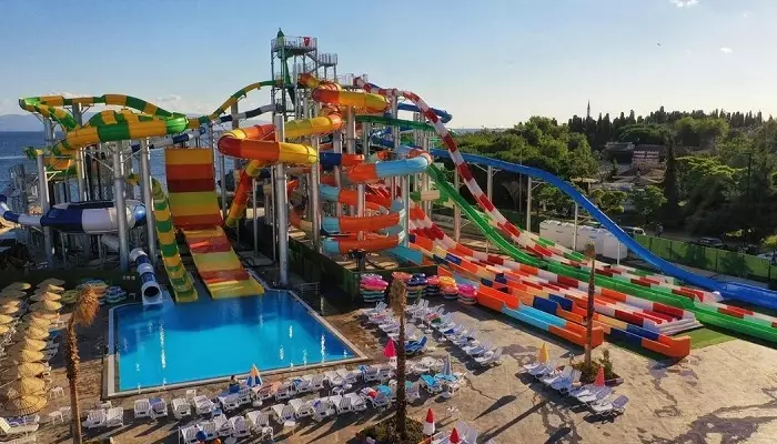 تصویری از پارک آبی آکوامارینا استانبول یا توزلا مارینا 