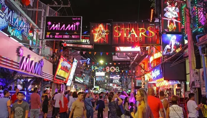 نمایی از خیابان واکینگ استریت