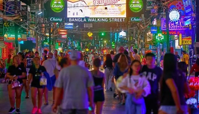 نمایی از خیابان بنگلا در پوکت