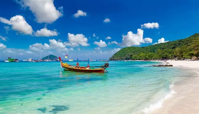 نمایی از یک ساحل زیبا در پاتایا