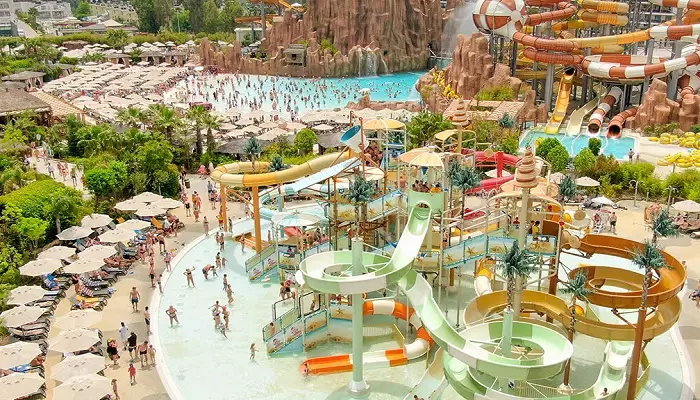 نمایی از پارک آبی لند آف لجندز آنتالیا