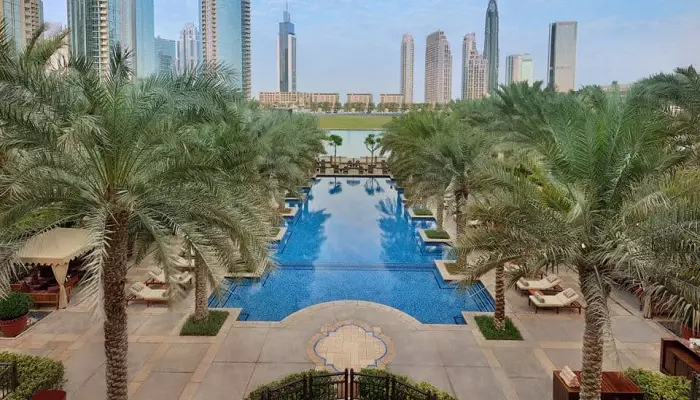 عکسی از استخر هتل پالاس دبی